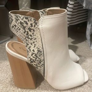 Size 7 only worn once.